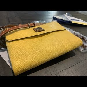 DOONEY & BOURKE PEBBLE GRAIN HUNTER CROSSBODY